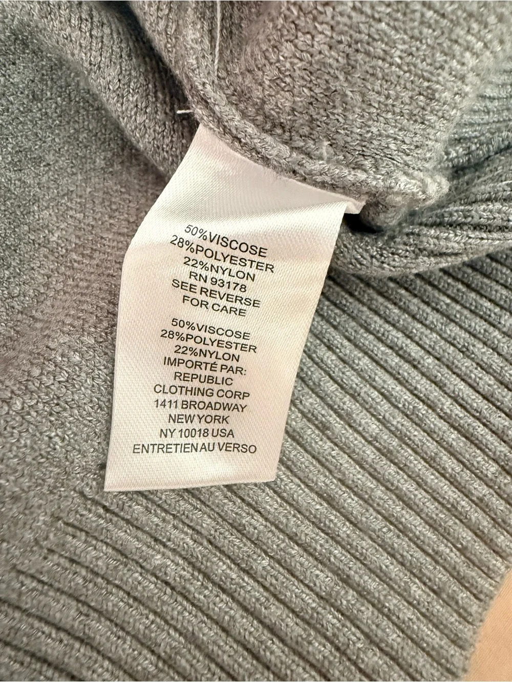 Tahari • Men’s Quarter Zip Sweater
